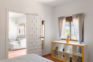 1 slaapkamer, een strijkplank/strijkijzer, gratis wifi, beddengoed