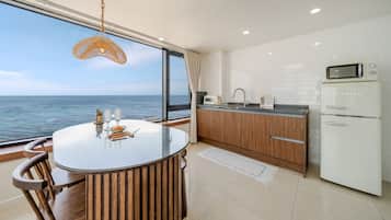 Basic Room, 1 Bedroom (Room 301 (Panorama View/Private BBQ)) | 1 bedroom, free WiFi
