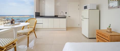 Basic Room, 1 Bedroom (Room 402(Half Ocean View/Private BBQ)) | 1 bedroom, free WiFi