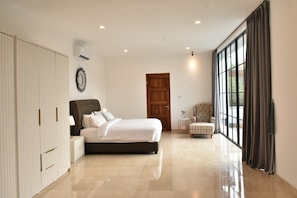 4 habitaciones, tabla de planchar con plancha, wifi y ropa de cama 