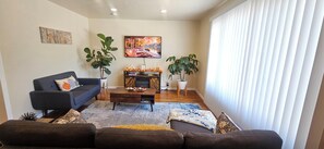 Smart TV, fireplace, books - Charming 1-bedroom house with WiFi, AC Mesilla Park Las Cruces (Las Cruces)