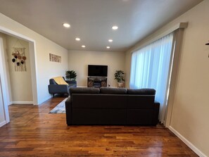 Téléviseur connecté, foyer, livres