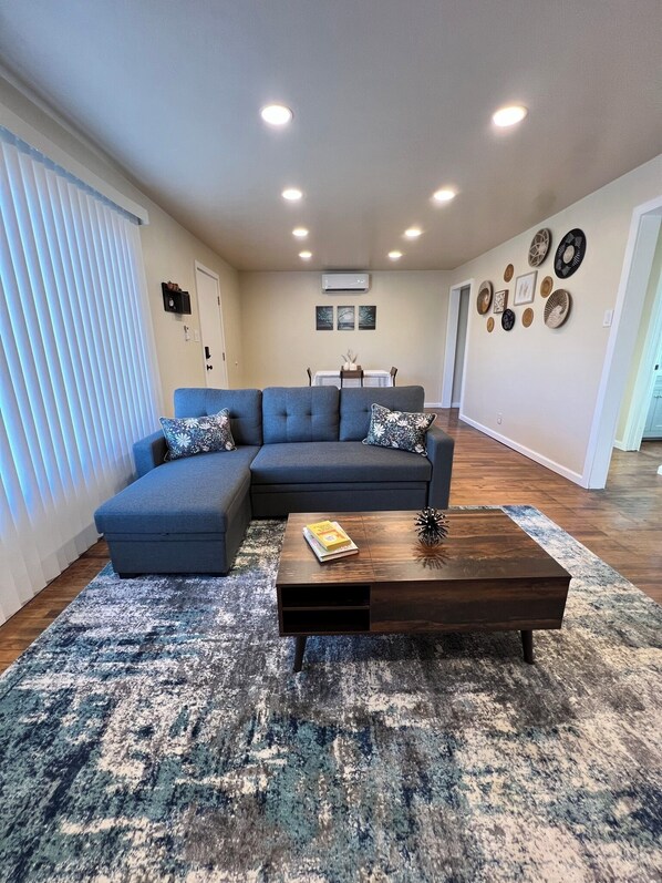 Téléviseur connecté, foyer, livres