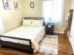 1 chambre, bureau, fer et planche à repasser, accès au Wi-Fi (inclus)