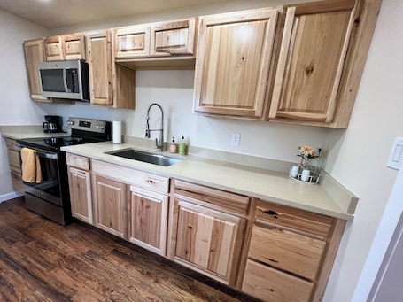 冷蔵庫、電子レンジ、オーブン、コンロ. Charming 1-bedroom house with WiFi, AC Mesilla Park Las Cruces
