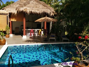 حمّام سباحة خارجي