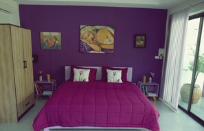 2 室のベッドルーム、セーフティボックス (室内)、アイロン / アイロン台、旅行用ベビーベッド