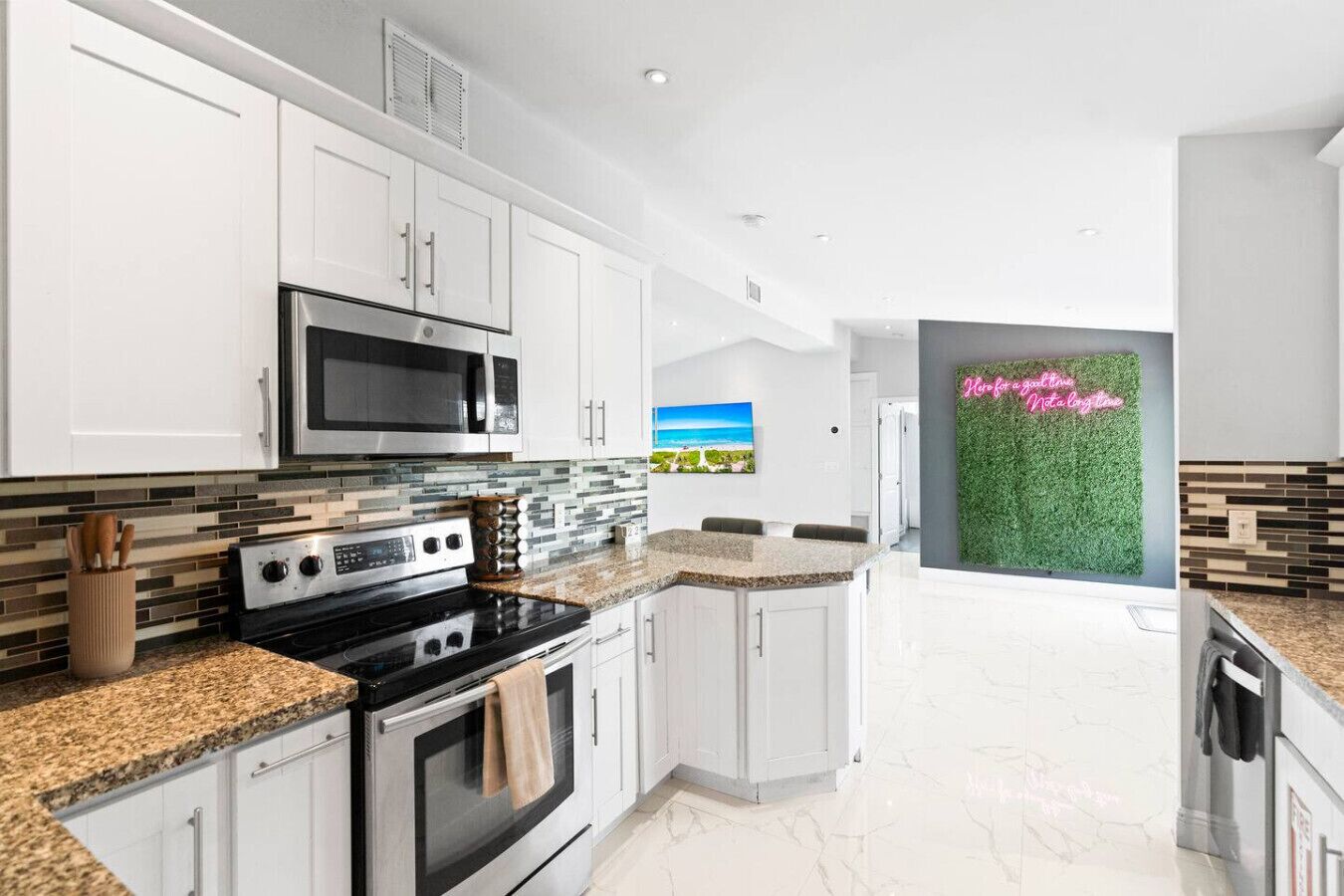 冰箱、微波炉、烤箱、炉灶