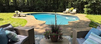 Saratoga Springs 4-bedroom Oasis-5 min to track- with Heated In Ground Pool & AC