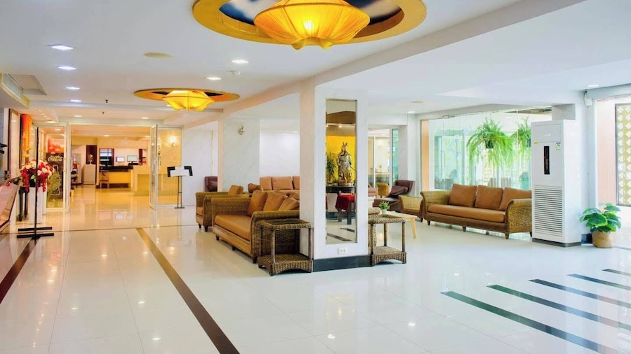 Convenient Grand Plus Hotel Suvarnabhumi
