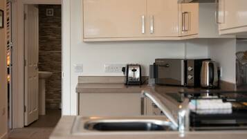 Kühlschrank, Mikrowelle, Ofen, Toaster