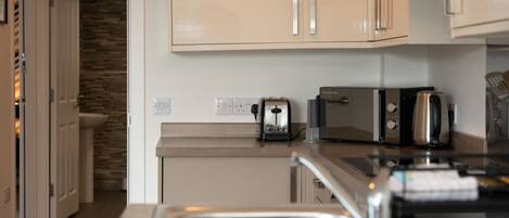 Refrigerador, microondas, horno y tostadora