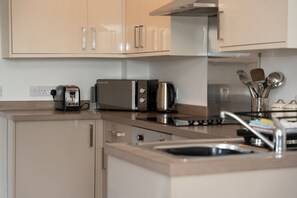 Refrigerador, microondas, horno, tostadora