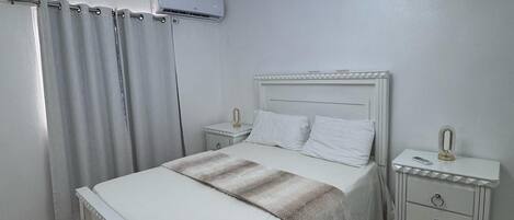 1 chambre, fer et planche à repasser, Wi-Fi, draps fournis