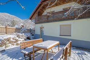 Outdoor dining - Alpine Chalet Planica with Sauna, Kranjska Gora, Slovenia (Kranjska Gora)