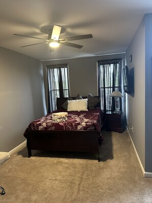 2 habitaciones, tabla de planchar con plancha, wifi y ropa de cama 