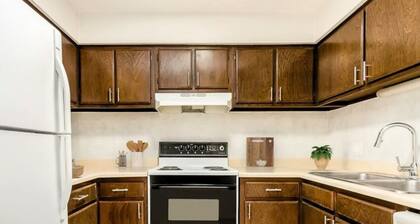 Hancock Park Apt Cozy 1-bedroom Apartment in Downtown with WiFi & parking