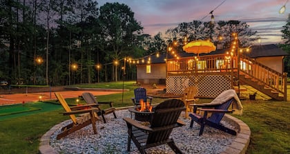 Near AtL, Pickleball, Golf, Pool, Karaoke, Tikibar, 1.25 Acre Private Retreat