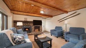 Smart TV, fireplace, computer monitors