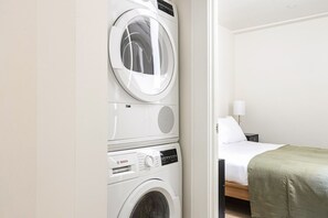 2 bedrooms, iron/ironing board, WiFi, bed sheets - Blueground | Murray Hill, washer, nr Empire State (New York)