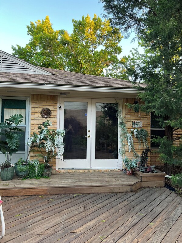 Exterior detail - Uniquely decorated 2-bedroom artist’s haven boasts secret garden (Richardson)