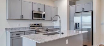 Cozy 1-bedroom apartment with WiFi, fitness room in enjoyable Glendale