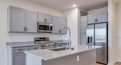 Cozy 1-bedroom apartment with WiFi, fitness room in enjoyable Glendale