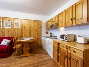 Fridge, microwave, cookware/dishes/utensils