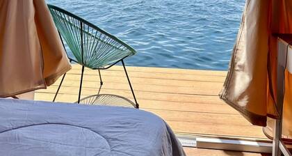 Floating Home in Reef Resort Unit 6