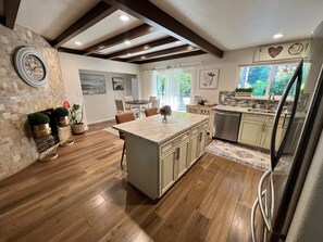 Micro-ondes, plaque de cuisson, lave-vaisselle