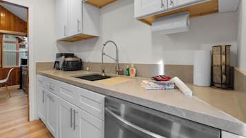 Electric kettle, toaster