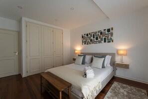 1 bedroom, iron/ironing board, internet, bed sheets