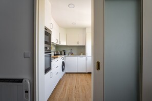 Réfrigérateur, micro-ondes, four, lave-vaisselle