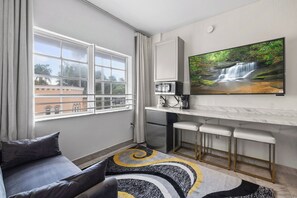 TV - Marvelous hotel with AC in vibrant Miami Beach 2 minutes walking to Beach fumes (Miami Beach)