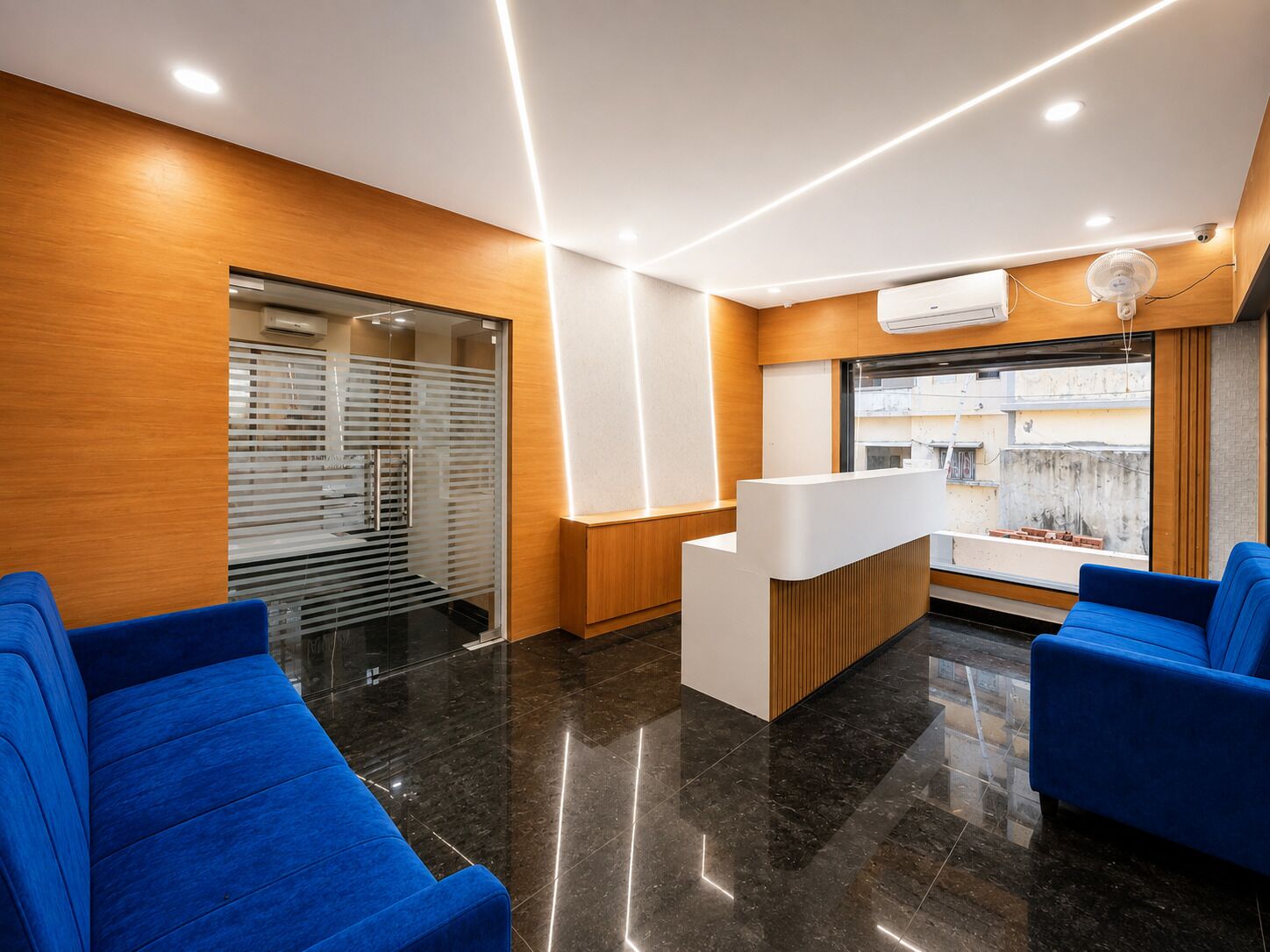 Quầy tiếp tân