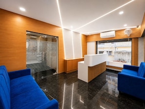 Quầy tiếp tân