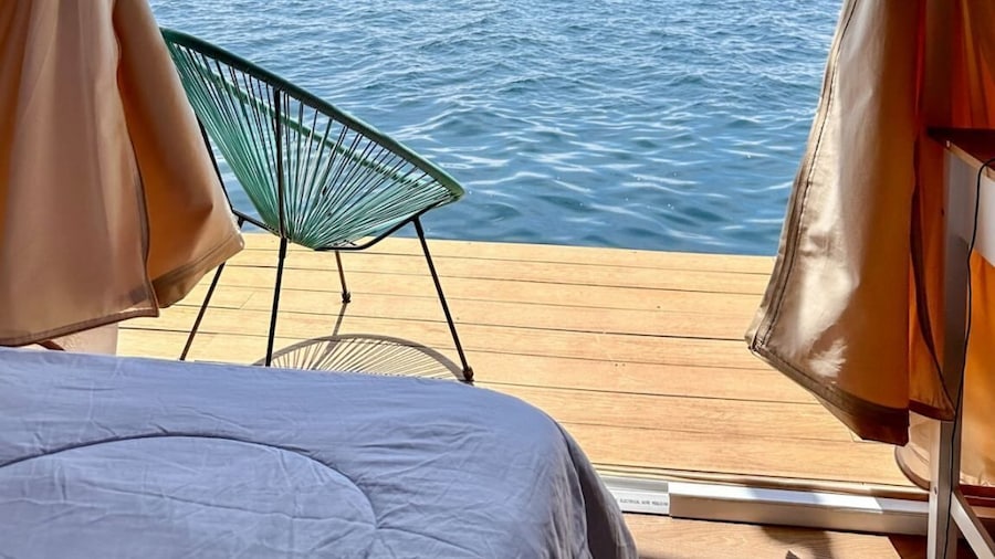 Floating Home in Reef Resort Unit 7