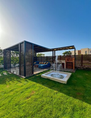 Terrace/patio - 3-bedroom chalet in enchanting Al Alamein Hacienda Bay Matrouh with AC (Marsa Matrouh Governorate)