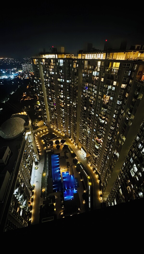 Exterior - The Cozy Dreamcatchers – Bay windows, warm lights, and beautiful views (Bengaluru)