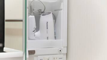 ヘアドライヤー、タオル