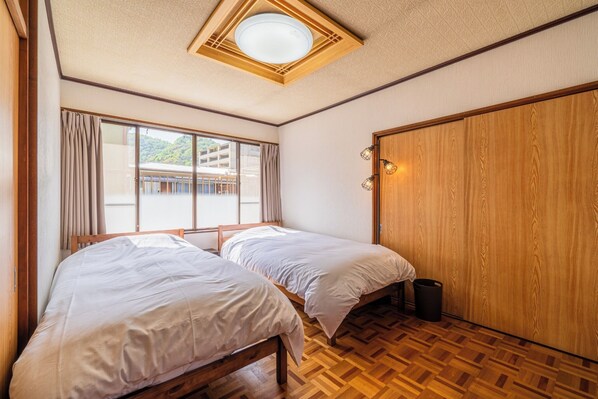 3 bedrooms, desk, free WiFi, bed sheets