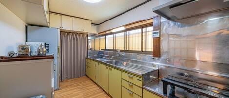 Fridge, microwave, stovetop, cookware/dishes/utensils