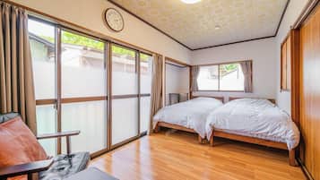 3 habitaciones, escritorio, wifi gratis y ropa de cama