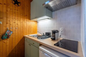 Réfrigérateur, micro-ondes, four, grille-pain