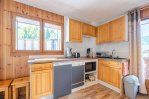 ثلاجة، ميكروويف، فرن، غسالة أطباق