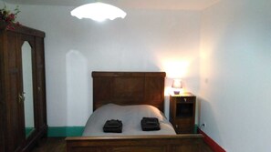 3 室のベッドルーム、アイロン / アイロン台、ベッドシーツ