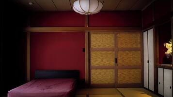 2 bedrooms, desk, free WiFi, bed sheets