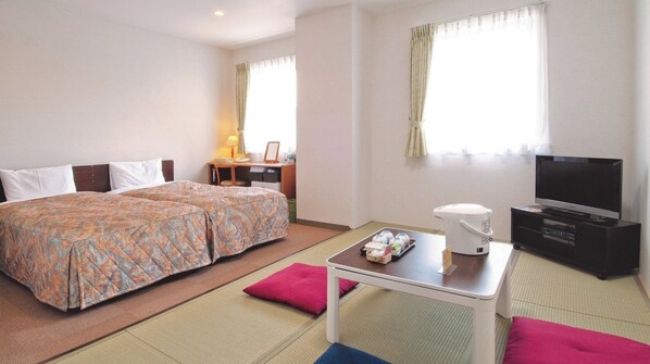 1 bedroom, desk, free WiFi, bed sheets