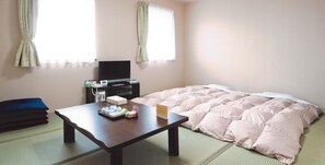 1 habitación, escritorio, wifi gratis y ropa de cama