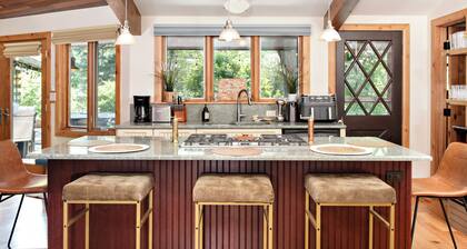 ★★★★★MillionDollarCreeksideTreehouse⛷Hottub⛷Raft mins to downtown/hot springs